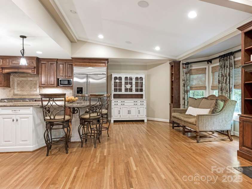 2141 Halford Place, Charlotte, NC 28211.  MLS# CAR4269918, YatesRealty ID 19155. 