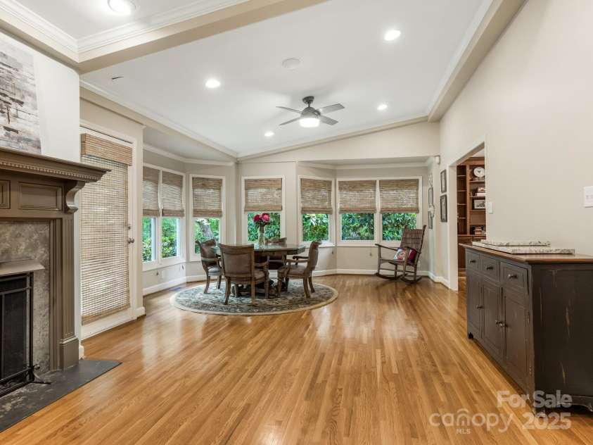 2141 Halford Place, Charlotte, NC 28211.  MLS# CAR4269918, YatesRealty ID 19155. 