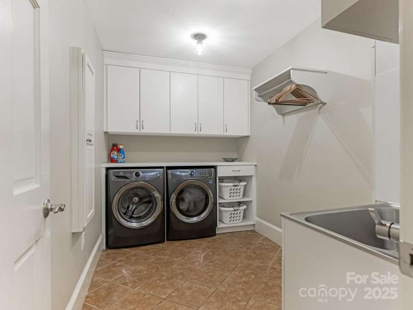 2141 Halford Place, Charlotte, NC 28211.  MLS# CAR4269918, YatesRealty ID 19155. 