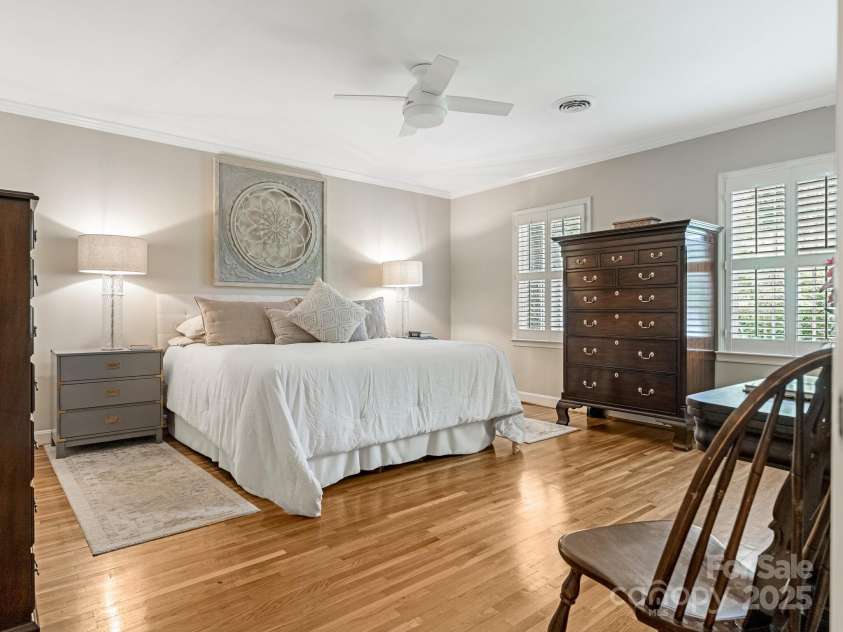 2141 Halford Place, Charlotte, NC 28211.  MLS# CAR4269918, YatesRealty ID 19155. 