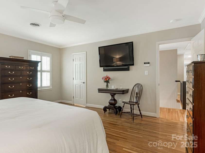 2141 Halford Place, Charlotte, NC 28211.  MLS# CAR4269918, YatesRealty ID 19155. 