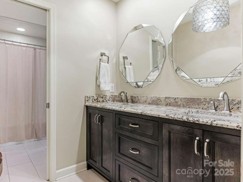 2141 Halford Place, Charlotte, NC 28211.  MLS# CAR4269918, YatesRealty ID 19155. 
