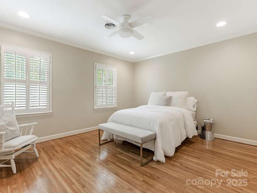 2141 Halford Place, Charlotte, NC 28211.  MLS# CAR4269918, YatesRealty ID 19155. 