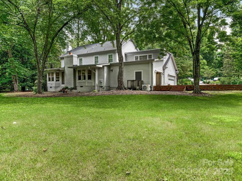 2141 Halford Place, Charlotte, NC 28211.  MLS# CAR4269918, YatesRealty ID 19155. 