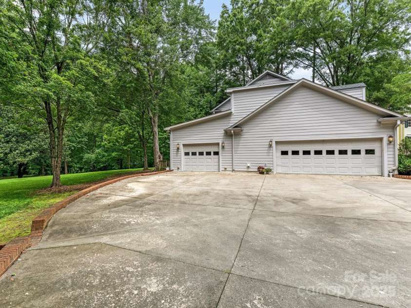 2141 Halford Place, Charlotte, NC 28211.  MLS# CAR4269918, YatesRealty ID 19155. 