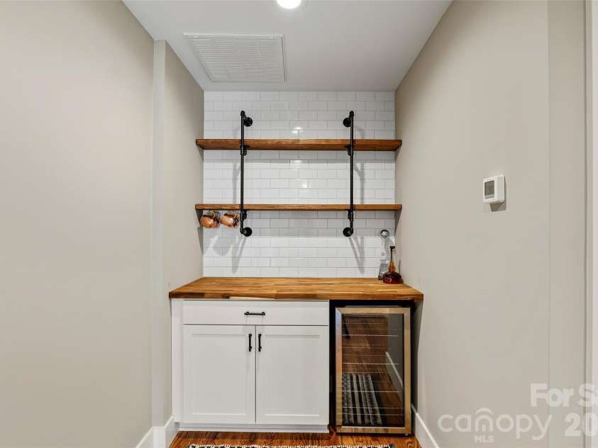 21 Wood Path Lane, Arden, NC 28704.  MLS# CAR4372513, YatesRealty ID 19156. 