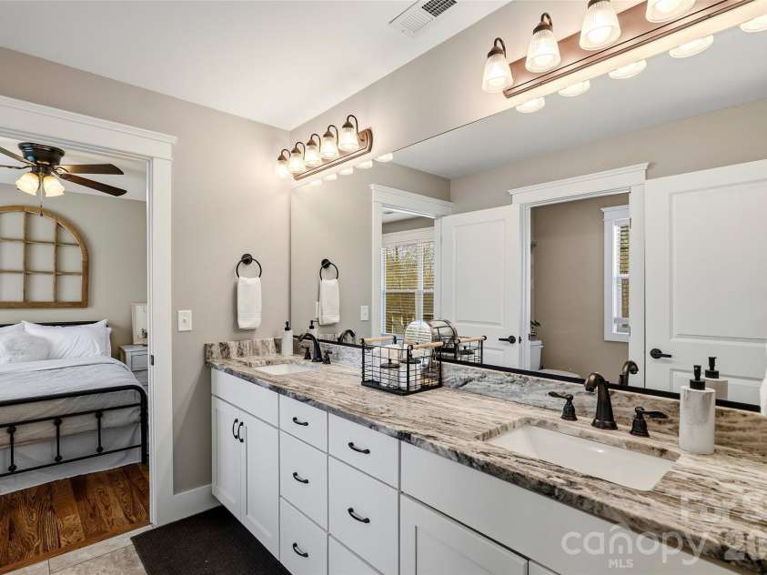 21 Wood Path Lane, Arden, NC 28704.  MLS# CAR4372513, YatesRealty ID 19156. 
