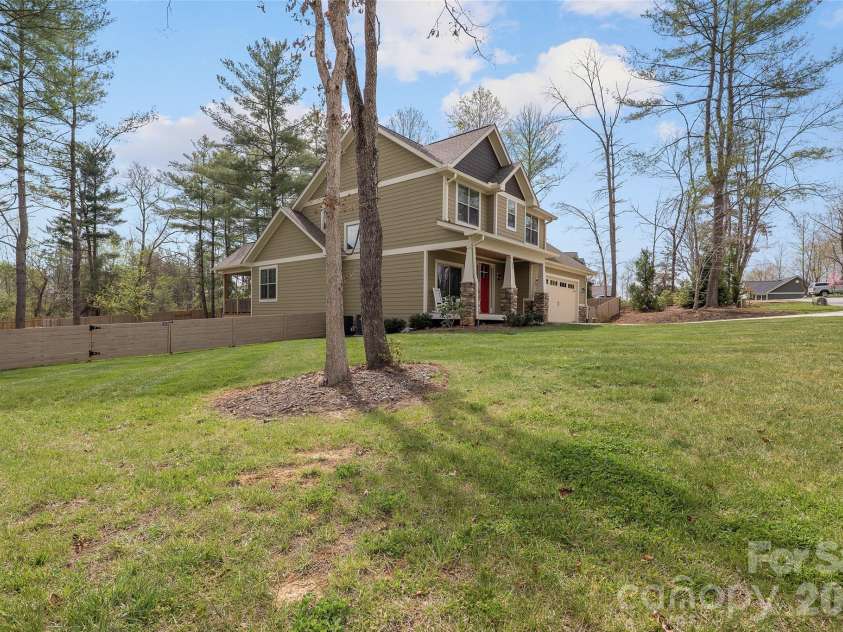 21 Wood Path Lane, Arden, NC 28704.  MLS# CAR4372513, YatesRealty ID 19156. 