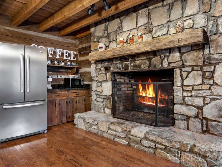 1495 El Miner Drive, Mars Hill, NC 28754.  MLS# CAR4265519, YatesRealty ID 19158. 