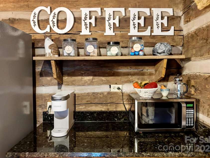 1495 El Miner Drive, Mars Hill, NC 28754.  MLS# CAR4265519, YatesRealty ID 19158. 