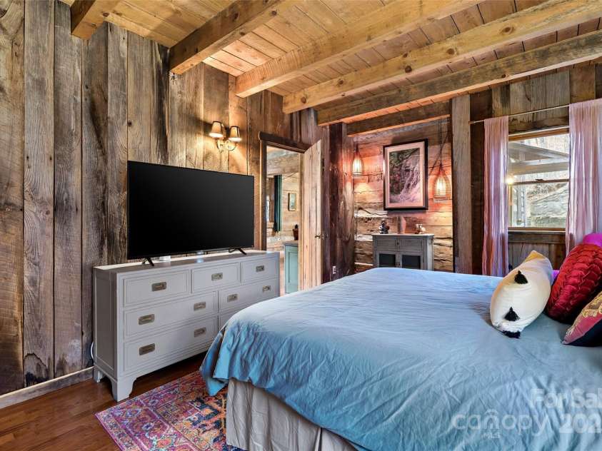 1495 El Miner Drive, Mars Hill, NC 28754.  MLS# CAR4265519, YatesRealty ID 19158. 