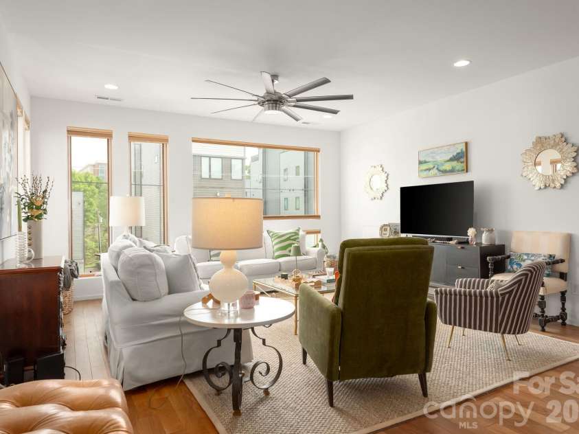 933 Westbrook Drive, Charlotte, NC 28202.  MLS# CAR4367339, YatesRealty ID 19158. 