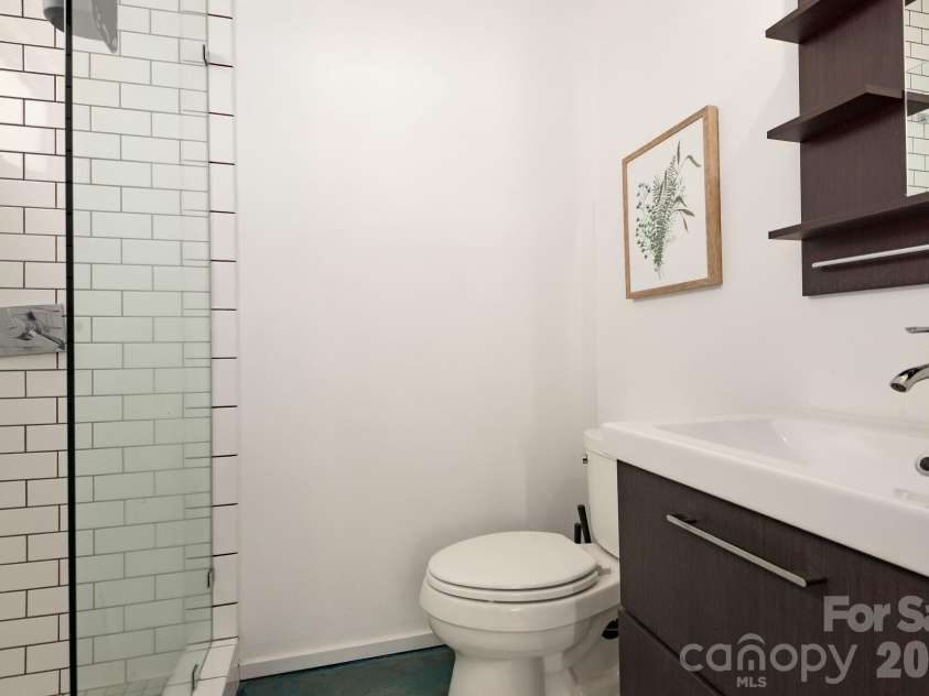 933 Westbrook Drive, Charlotte, NC 28202.  MLS# CAR4367339, YatesRealty ID 19158. 