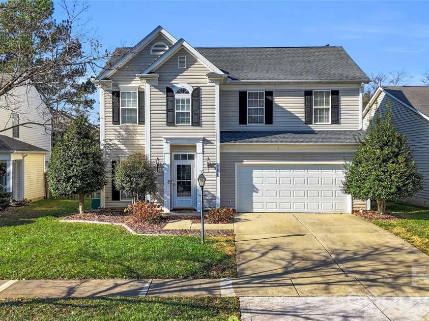 5815 Waverly Lynn Lane, Charlotte, NC 28269.  MLS# CAR4347529, YatesRealty ID 19159. 