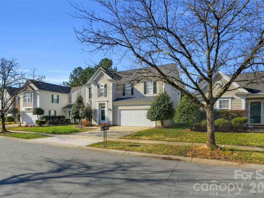 5815 Waverly Lynn Lane, Charlotte, NC 28269.  MLS# CAR4347529, YatesRealty ID 19159. 