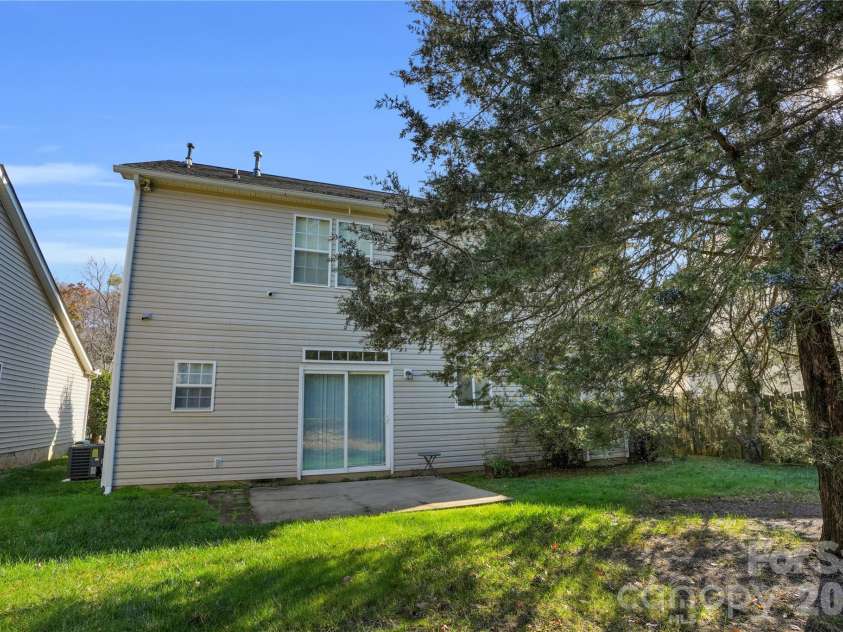 5815 Waverly Lynn Lane, Charlotte, NC 28269.  MLS# CAR4347529, YatesRealty ID 19159. Backyard