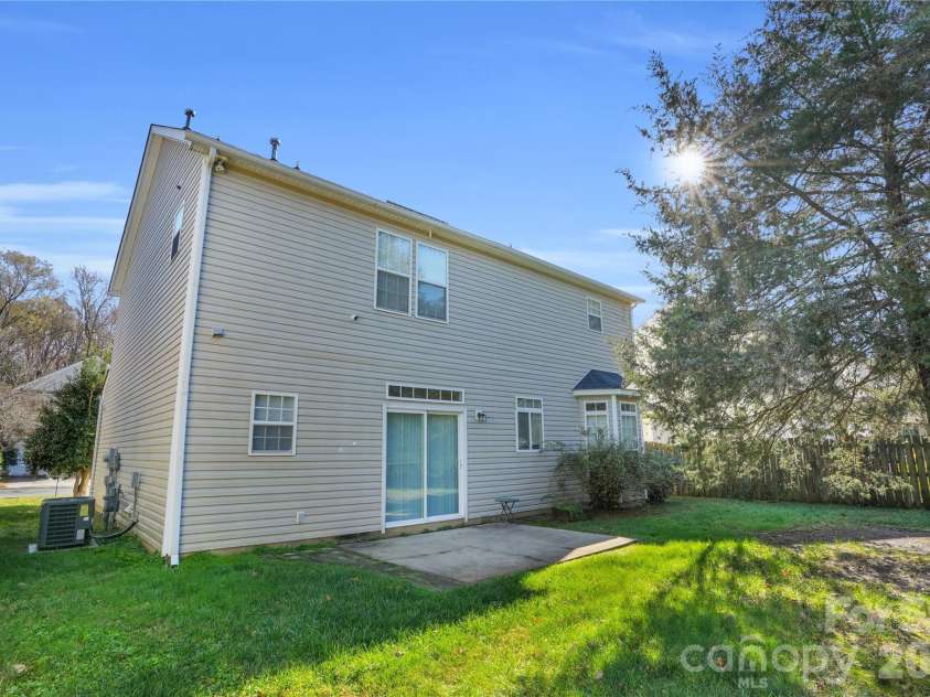5815 Waverly Lynn Lane, Charlotte, NC 28269.  MLS# CAR4347529, YatesRealty ID 19159. Backyard