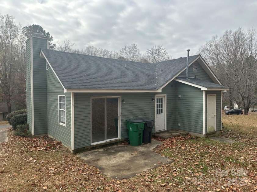2000 Teddington Drive, Charlotte, NC 28214.  MLS# CAR4327187, YatesRealty ID 1916. 