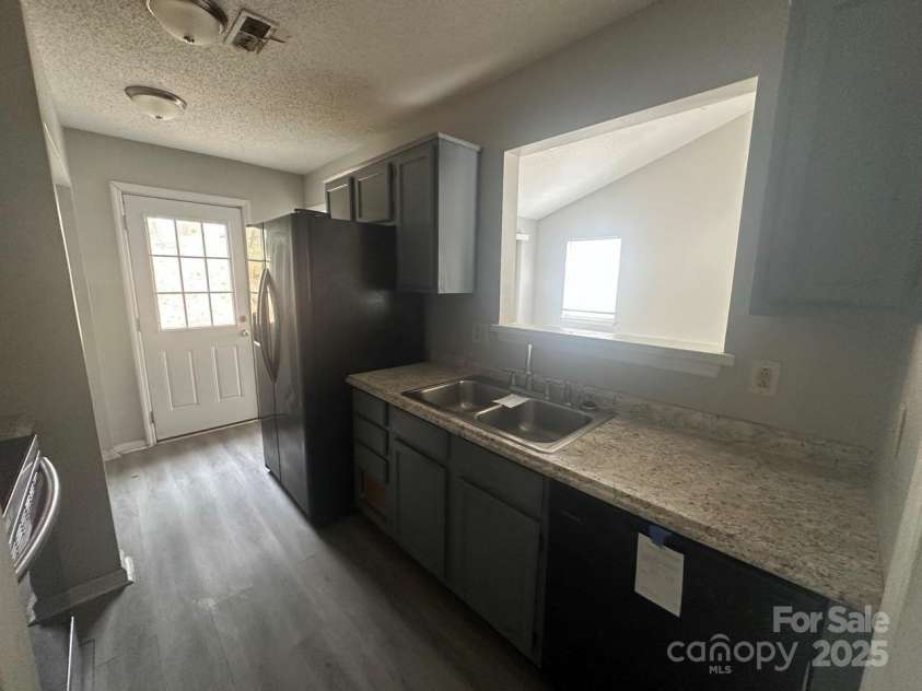 2000 Teddington Drive, Charlotte, NC 28214.  MLS# CAR4327187, YatesRealty ID 1916. 