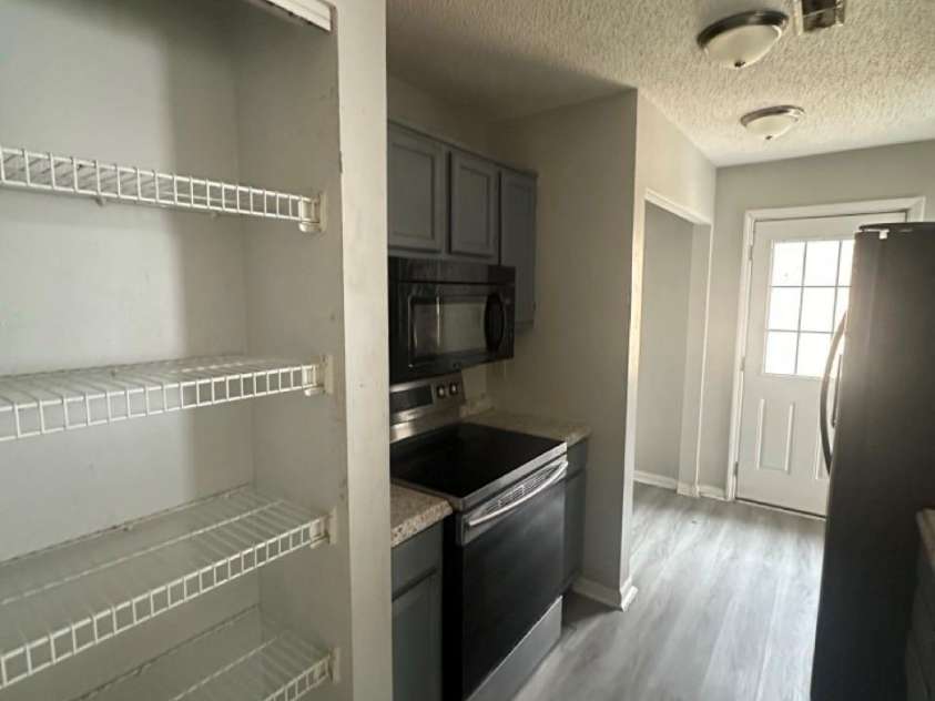 2000 Teddington Drive, Charlotte, NC 28214.  MLS# CAR4327187, YatesRealty ID 1916. 