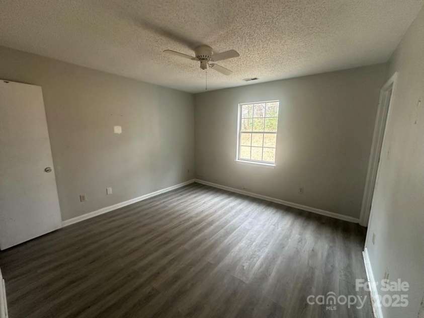 2000 Teddington Drive, Charlotte, NC 28214.  MLS# CAR4327187, YatesRealty ID 1916. 
