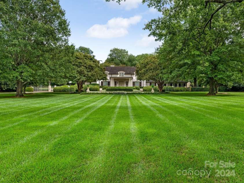 3531 Sharon Road, Charlotte, NC 28211.  MLS# CAR4197911, YatesRealty ID 1916. 3531 Sharon Road