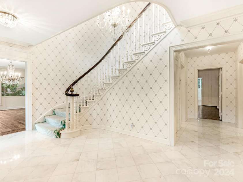3531 Sharon Road, Charlotte, NC 28211.  MLS# CAR4197911, YatesRealty ID 1916. Foyer