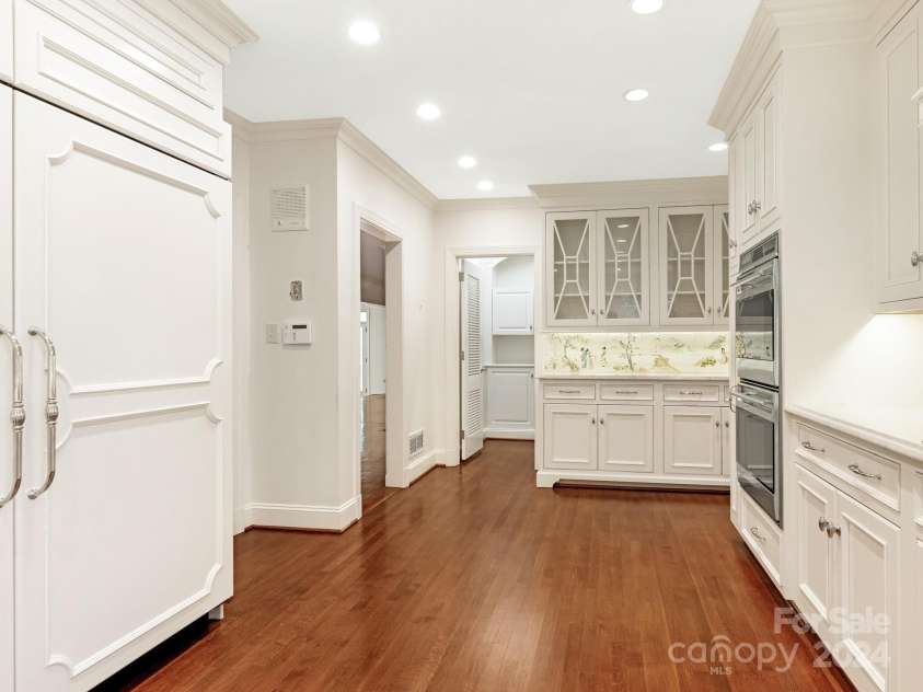 3531 Sharon Road, Charlotte, NC 28211.  MLS# CAR4197911, YatesRealty ID 1916. Kitchen