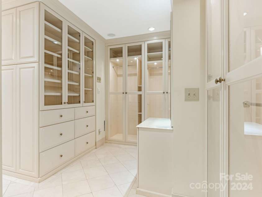 3531 Sharon Road, Charlotte, NC 28211.  MLS# CAR4197911, YatesRealty ID 1916. Primary Bath