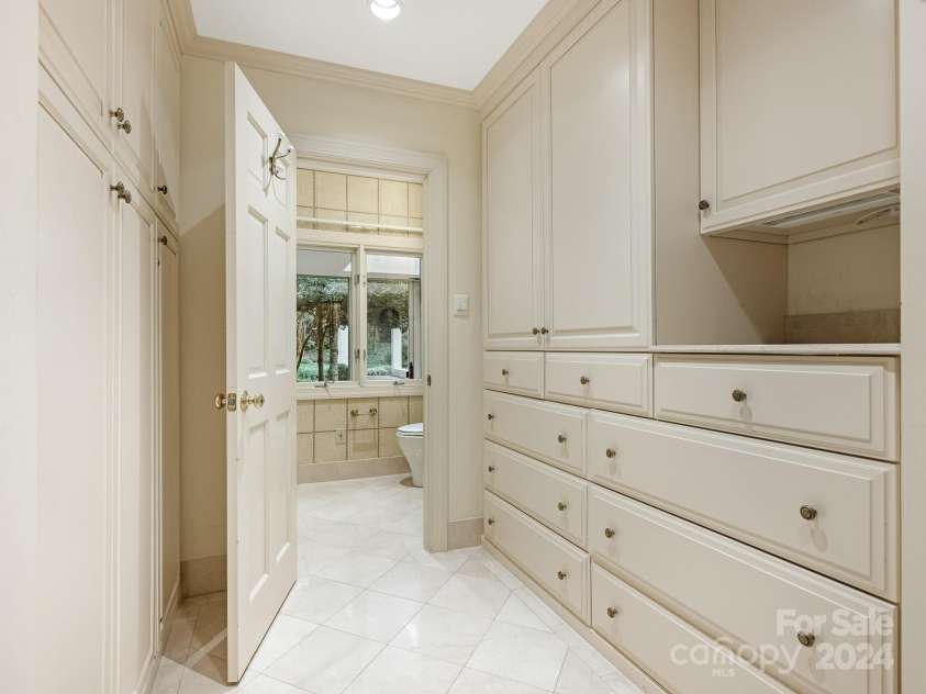 3531 Sharon Road, Charlotte, NC 28211.  MLS# CAR4197911, YatesRealty ID 1916. Primary Bath