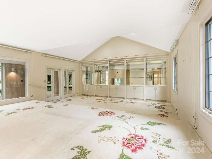 3531 Sharon Road, Charlotte, NC 28211.  MLS# CAR4197911, YatesRealty ID 1916. Primary Bedroom