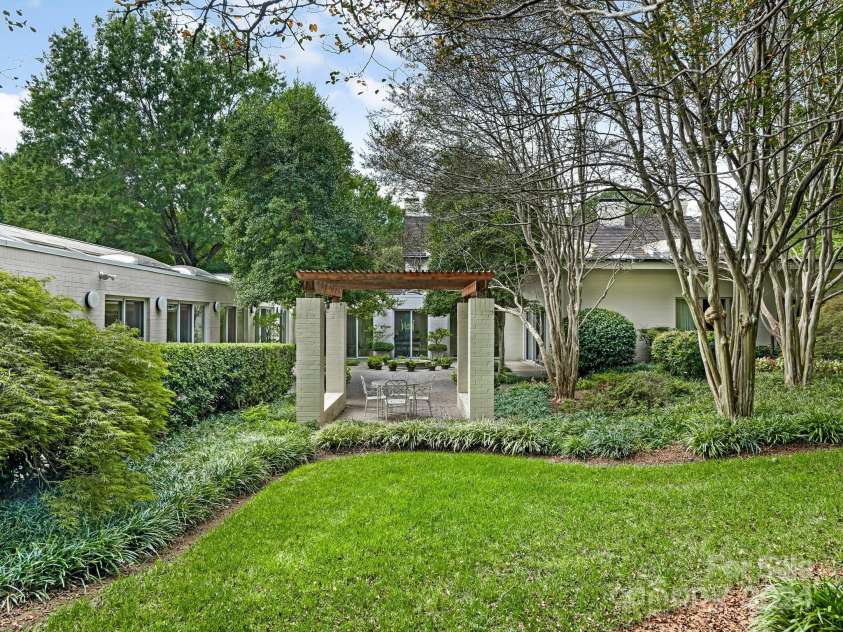 3531 Sharon Road, Charlotte, NC 28211.  MLS# CAR4197911, YatesRealty ID 1916. Rear Yard
