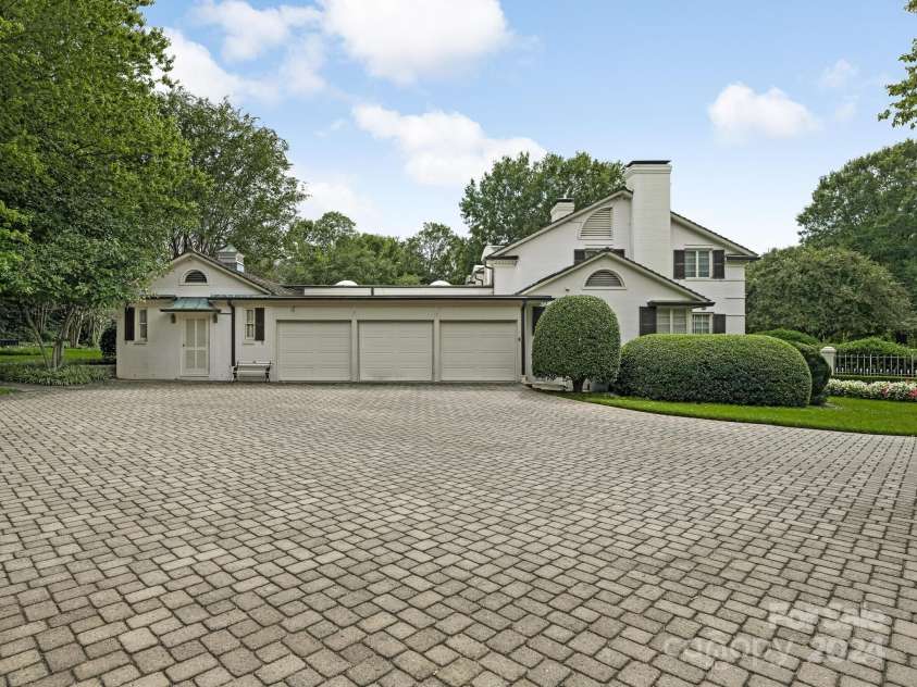 3531 Sharon Road, Charlotte, NC 28211.  MLS# CAR4197911, YatesRealty ID 1916. Three Car Garage