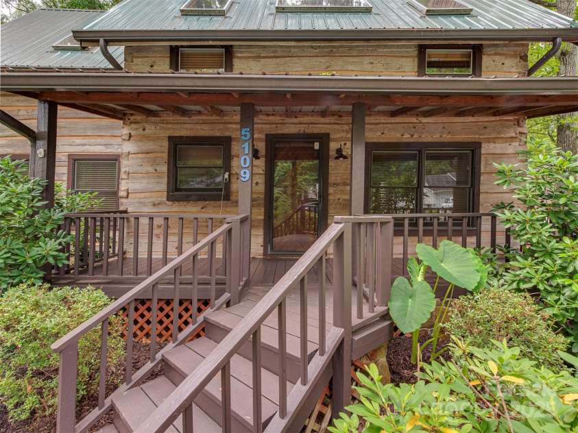 5109 Walnut Grove Lane, Charlotte, NC 28227.  MLS# CAR4270283, YatesRealty ID 19160. 