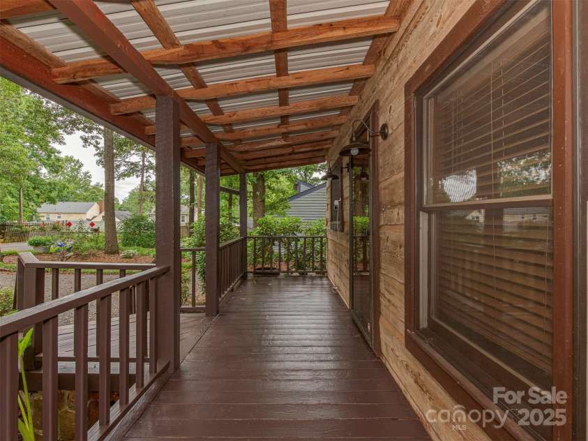 5109 Walnut Grove Lane, Charlotte, NC 28227.  MLS# CAR4270283, YatesRealty ID 19160. 