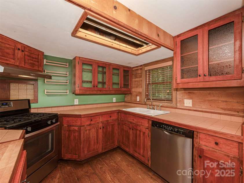 5109 Walnut Grove Lane, Charlotte, NC 28227.  MLS# CAR4270283, YatesRealty ID 19160. 