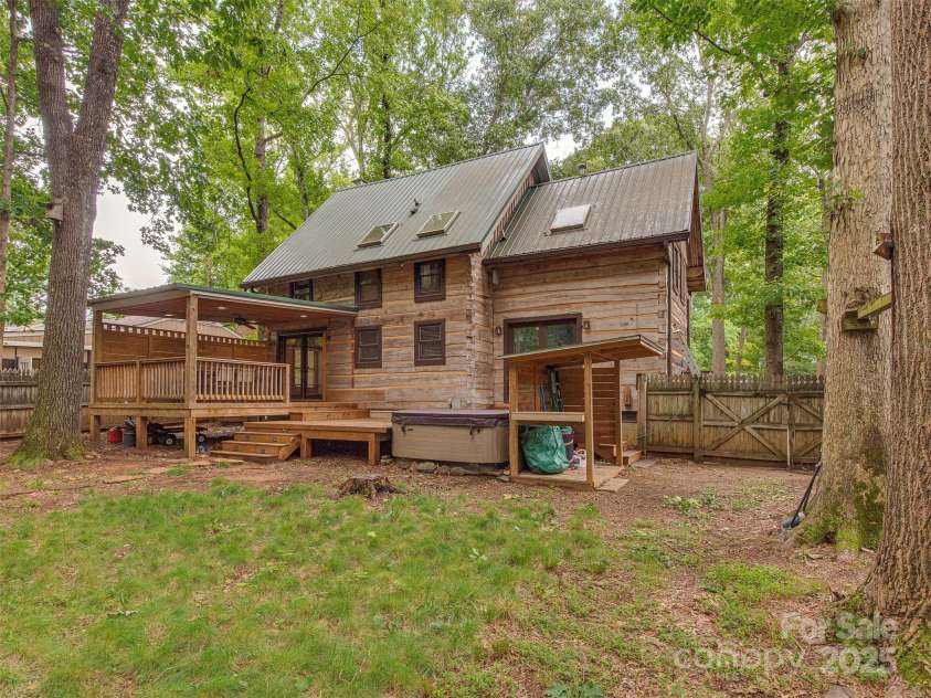 5109 Walnut Grove Lane, Charlotte, NC 28227.  MLS# CAR4270283, YatesRealty ID 19160. 