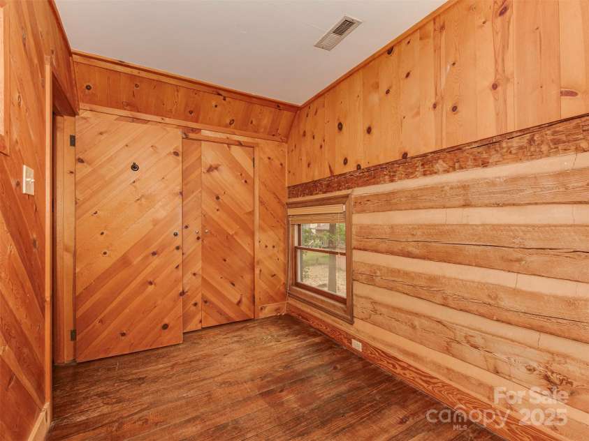 5109 Walnut Grove Lane, Charlotte, NC 28227.  MLS# CAR4270283, YatesRealty ID 19160. 