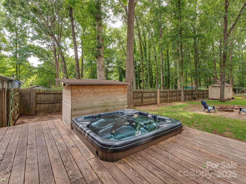 5109 Walnut Grove Lane, Charlotte, NC 28227.  MLS# CAR4270283, YatesRealty ID 19160. 