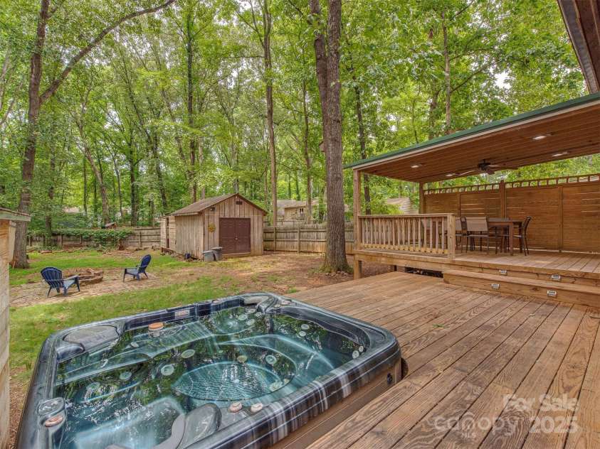 5109 Walnut Grove Lane, Charlotte, NC 28227.  MLS# CAR4270283, YatesRealty ID 19160. 