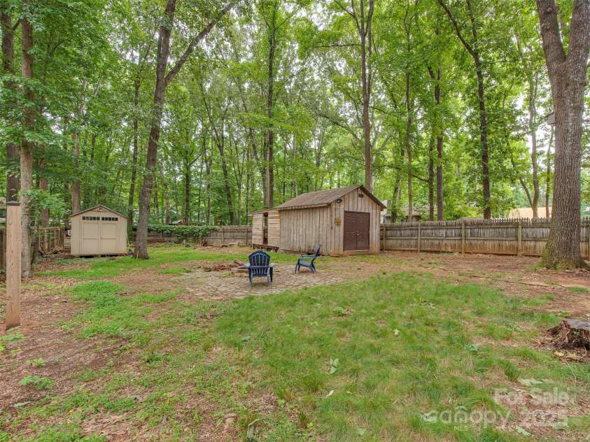 5109 Walnut Grove Lane, Charlotte, NC 28227.  MLS# CAR4270283, YatesRealty ID 19160. 