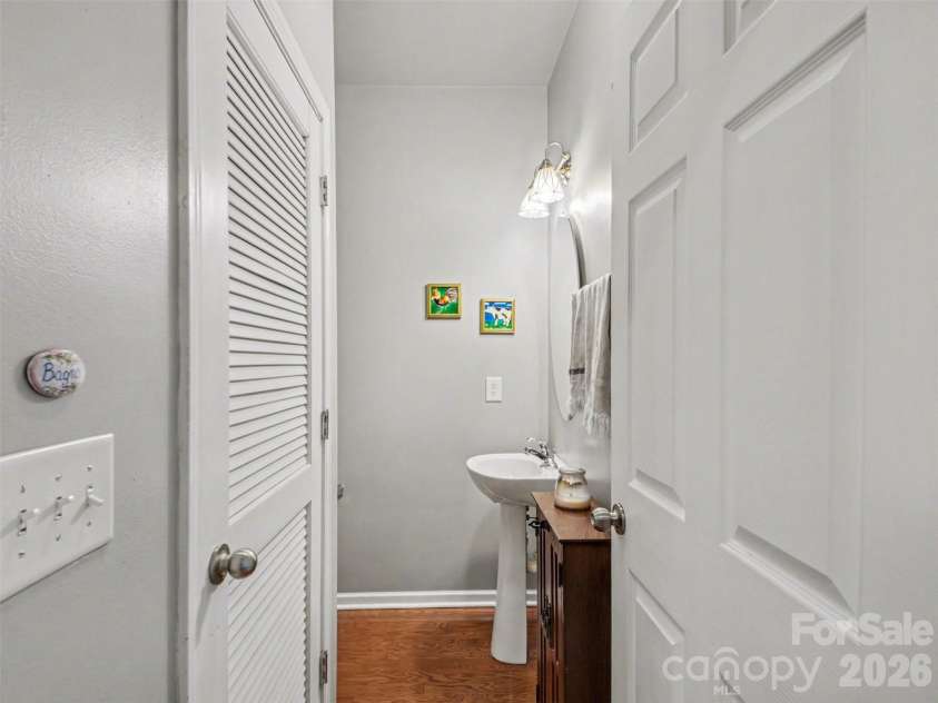 9639 Turning Wheel Drive, Charlotte, NC 28214.  MLS# CAR4374823, YatesRealty ID 19160. Half bath