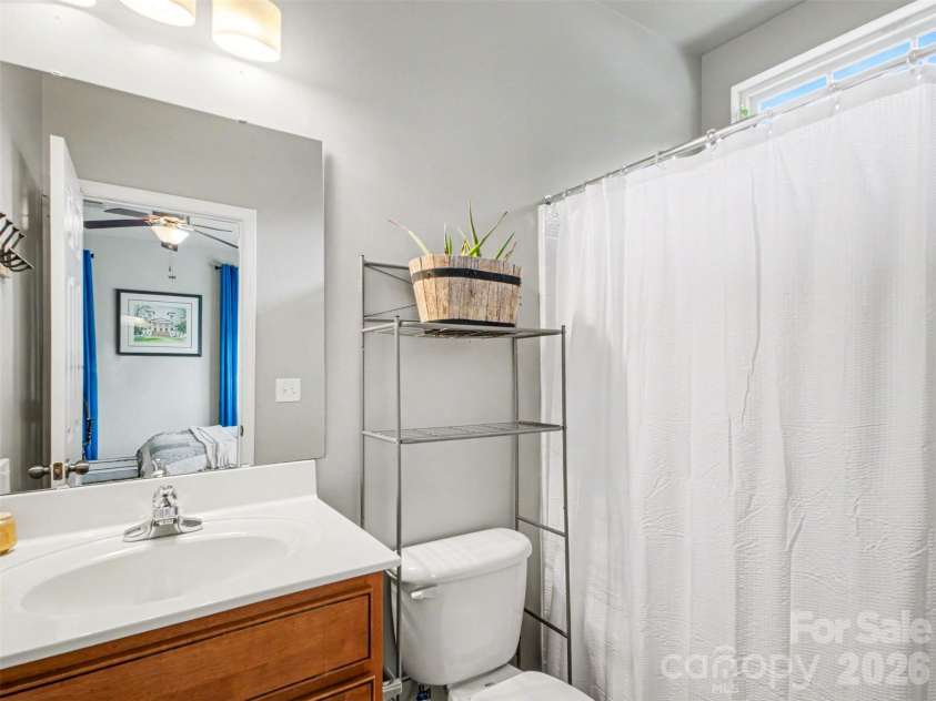 9639 Turning Wheel Drive, Charlotte, NC 28214.  MLS# CAR4374823, YatesRealty ID 19160. Primary bath