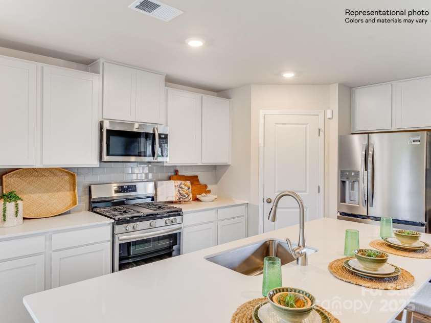 1539 River Cane Street, Edgemoor, SC 29712.  MLS# CAR4270299, YatesRealty ID 19161. Kitchen