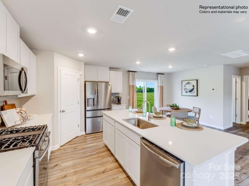 1539 River Cane Street, Edgemoor, SC 29712.  MLS# CAR4270299, YatesRealty ID 19161. Kitchen