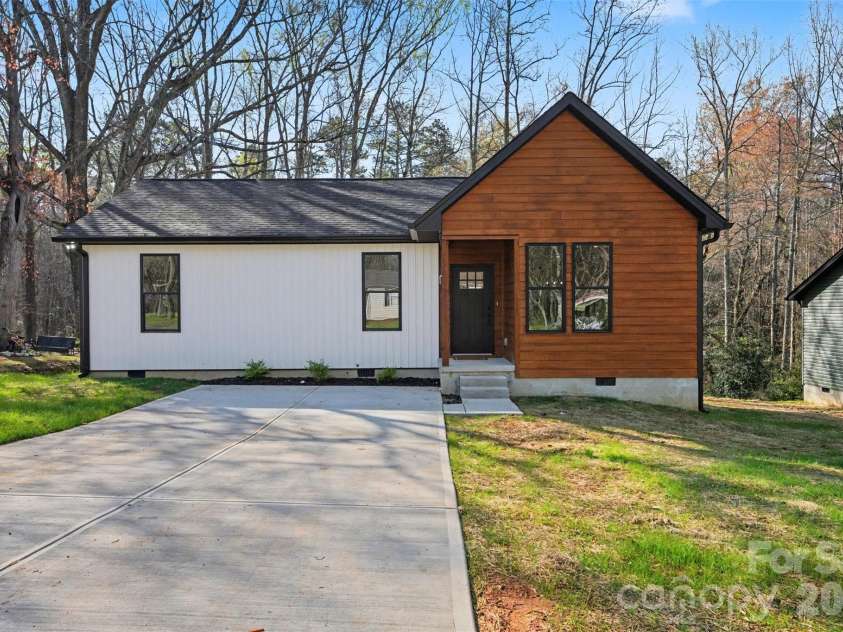 425 Ballard Street, Cherryville, NC 28021.  MLS# CAR4360985, YatesRealty ID 19161. 