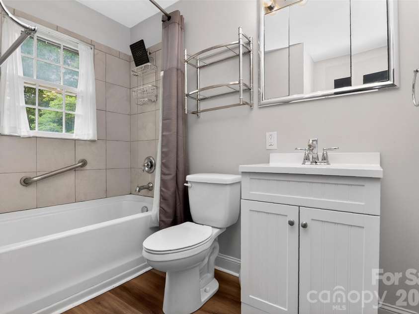 1801 Havenwood Drive, Lancaster, SC 29720.  MLS# CAR4376576, YatesRealty ID 19162. Second Full Bathroom