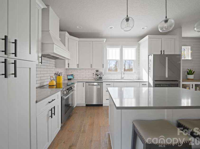 16 Hare Ridge, Asheville, NC 28803.  MLS# CAR4366214, YatesRealty ID 19164. 