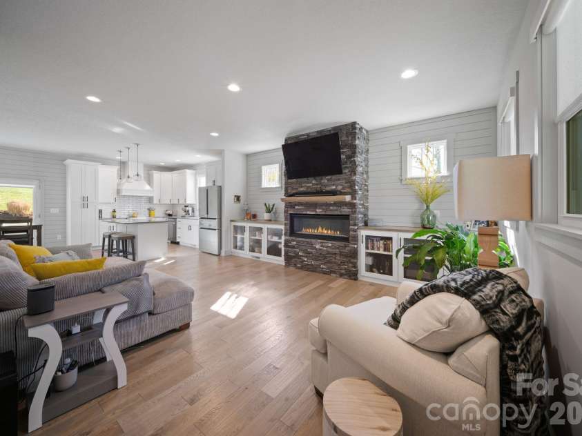 16 Hare Ridge, Asheville, NC 28803.  MLS# CAR4366214, YatesRealty ID 19164. 