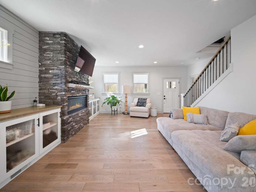 16 Hare Ridge, Asheville, NC 28803.  MLS# CAR4366214, YatesRealty ID 19164. 